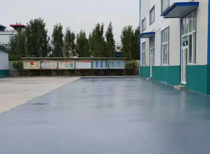 酒泉彩色路面喷涂翻新的材料对冬季